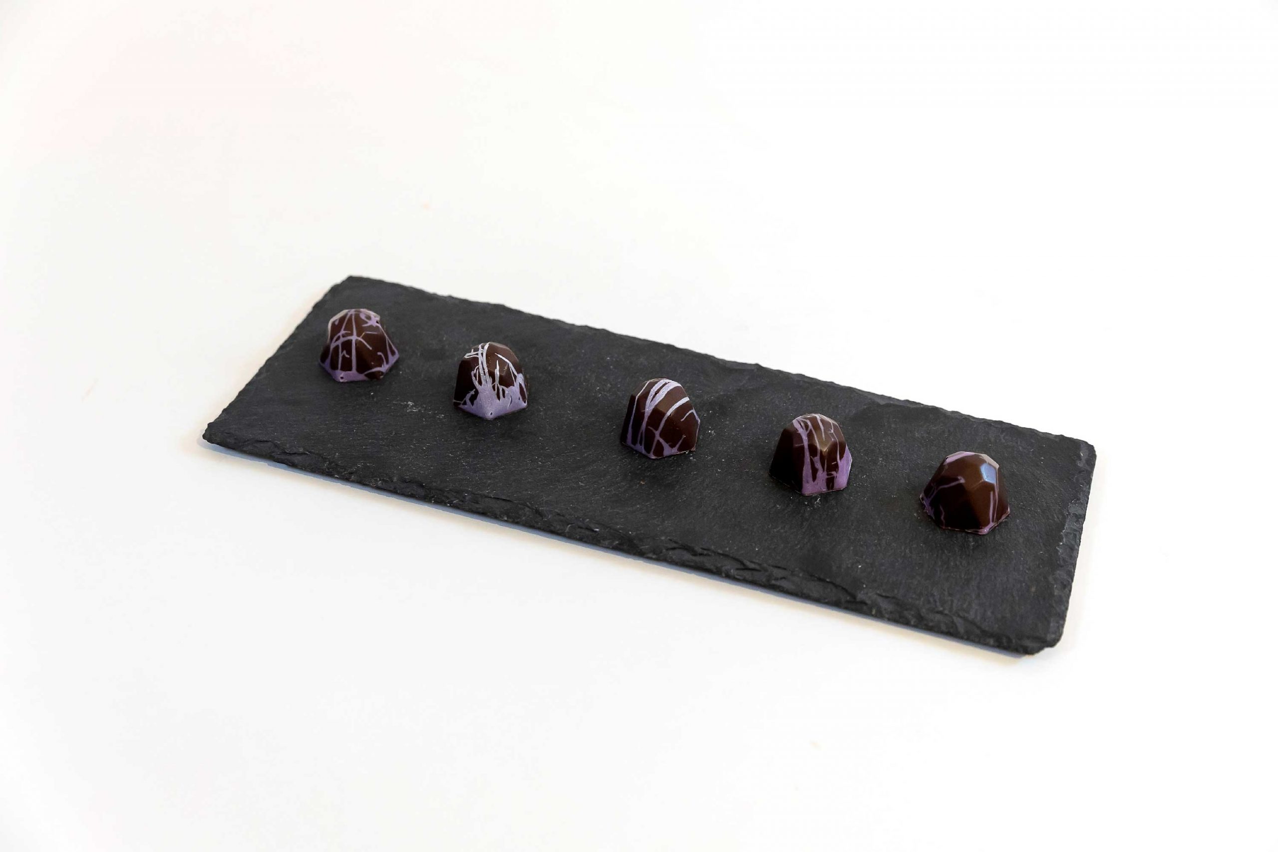 cioccolatino ripieni frutti di bosco scaled - Atelier Gourmand